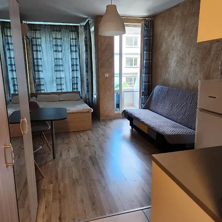 Colonel 953 Apartment