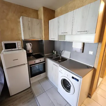 Colonel 953 Apartment