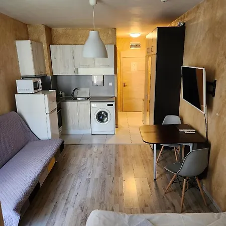 Colonel 953 Apartment *