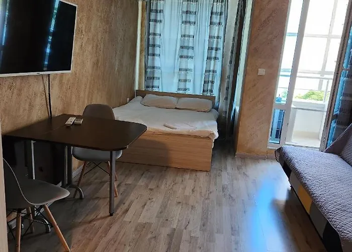 Colonel 953 Apartment *