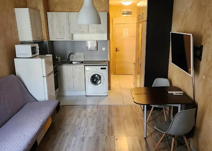 Colonel 953 Apartment *